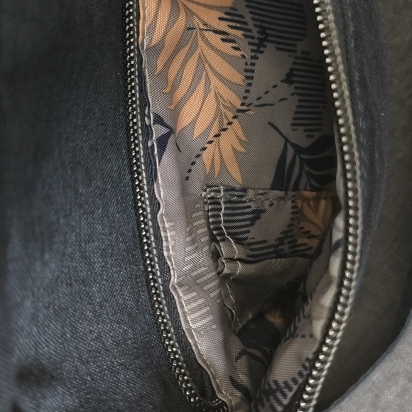 Lug Ranger Crossbody - Picture 14 of 15